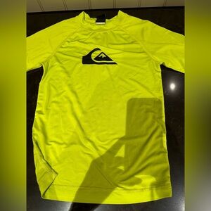 QUIKSILVER Boys Size Small Lime Green Short Sleeve Tee Shirt Board Shirt